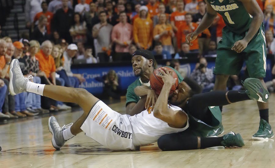 Jeff Newberry fights for a loose ball against Baylor. (USATSI)